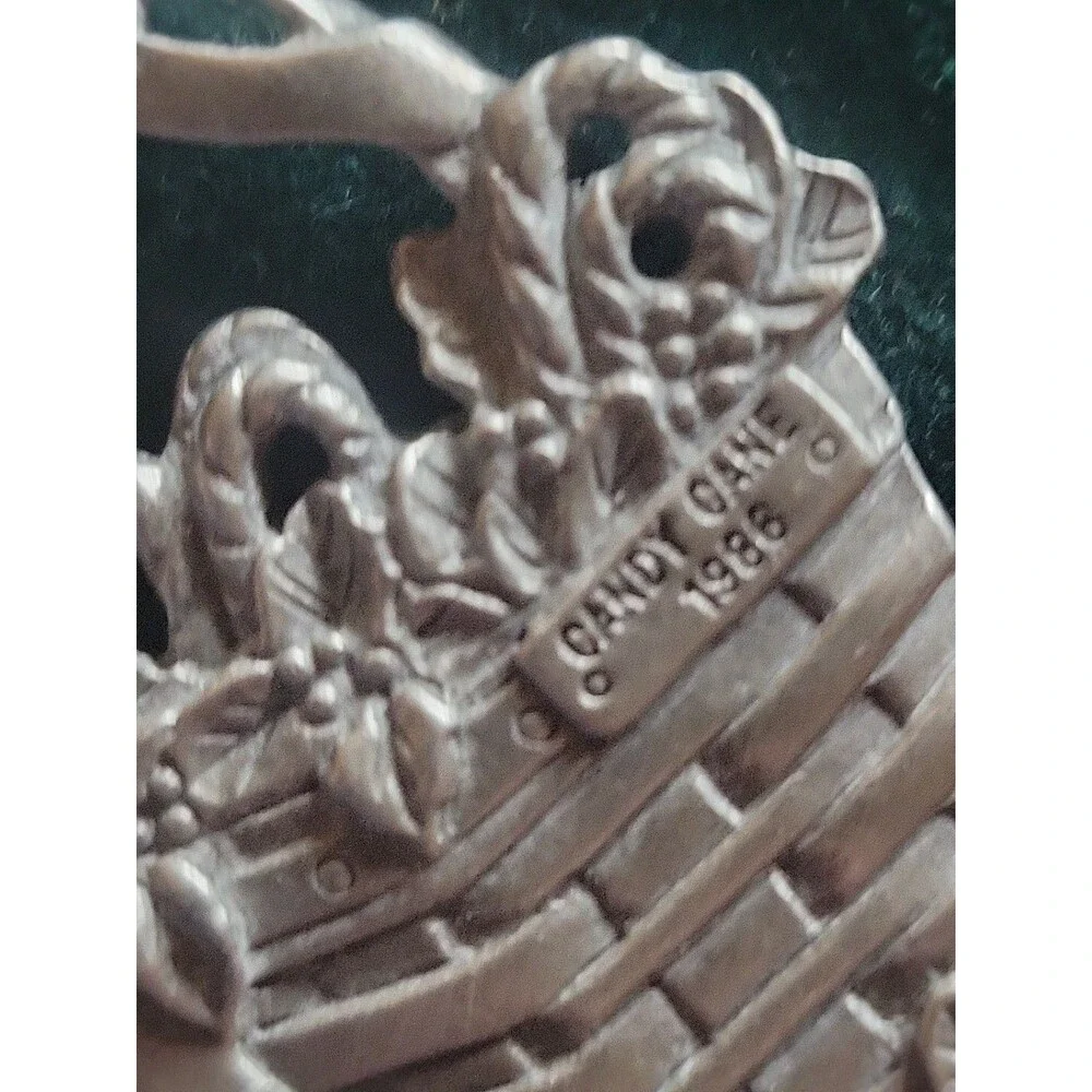 VTG 1986 - 1995 LONGABERGER CHRISTMAS CANDY CANE BASKET PEWTER TIE-ON ORNAMENT